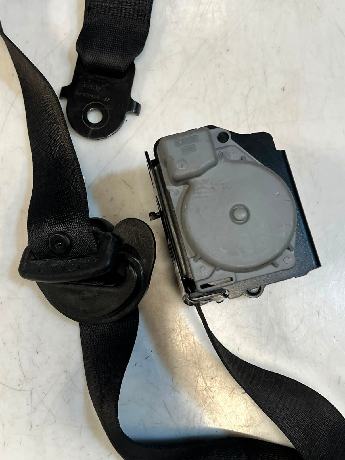 2010-2017 BMW X3 F25 and X6 E71 Front Right Seatbelt 30577122 OEM