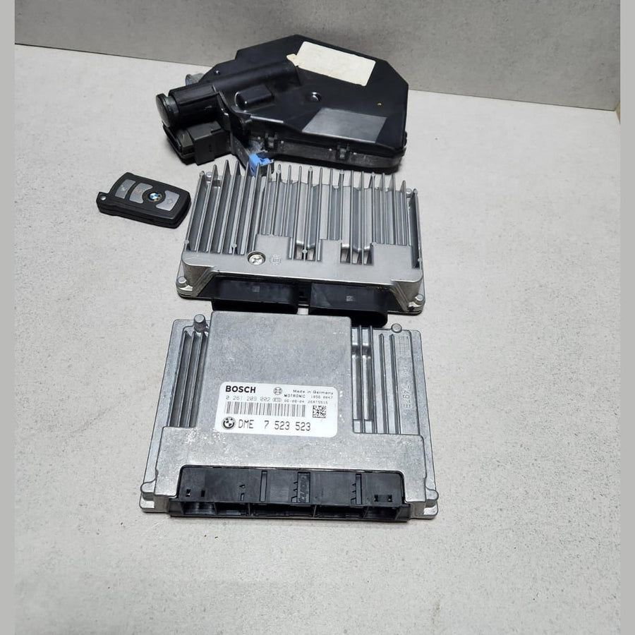2002-2003 BMW 745i E65 Engine Control Module 7523523 ECU SET