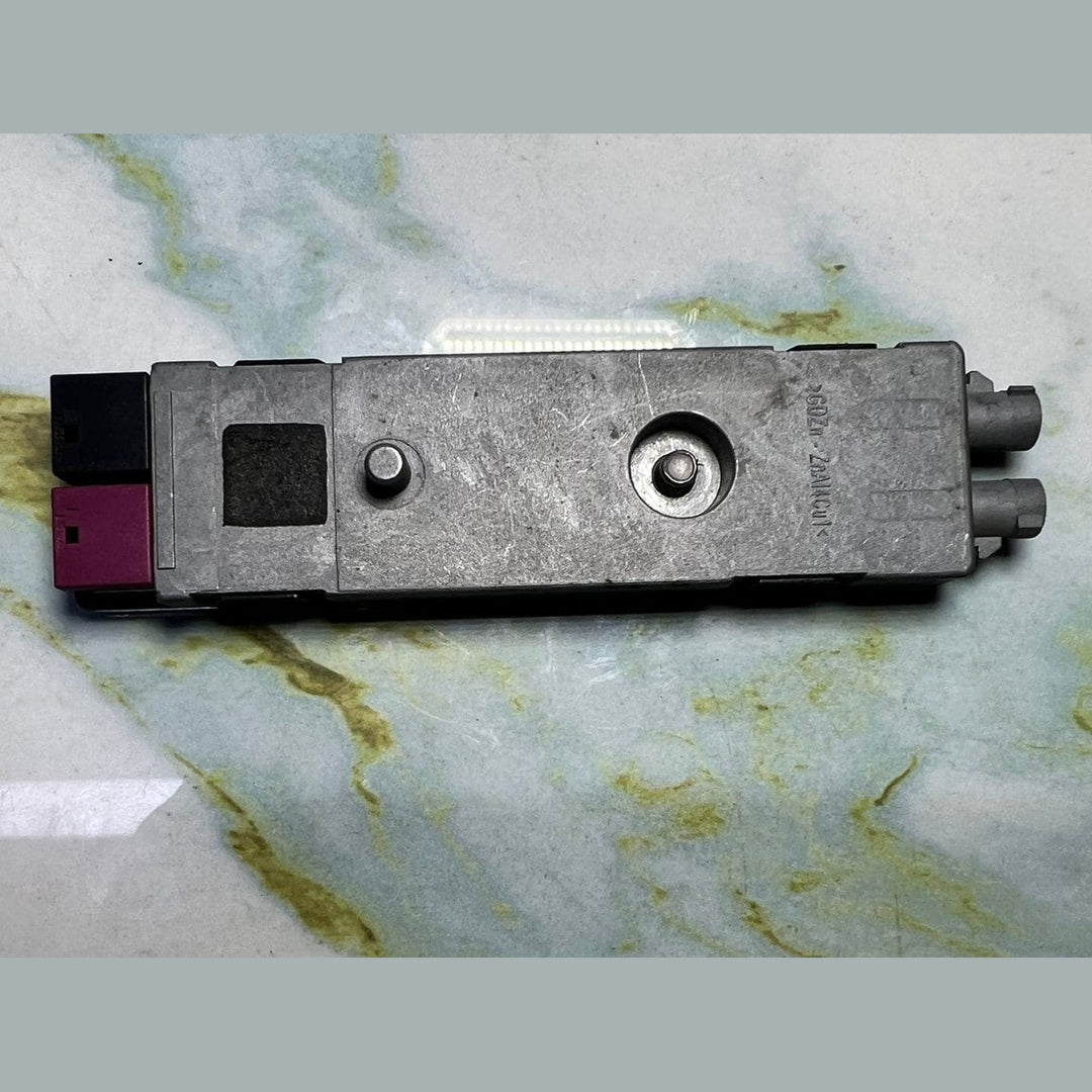 2012-2018 Mercedes-Benz CLS550 Antenna Amplifier Module A2128703889 W212 E-Class