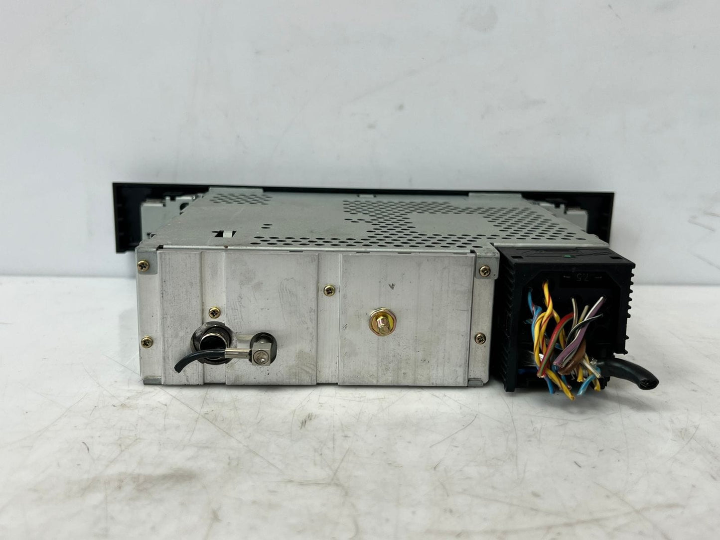 BMW C33 OCEANIA 12V DC NEGATIVE GND Business Radio 8362349 OEM