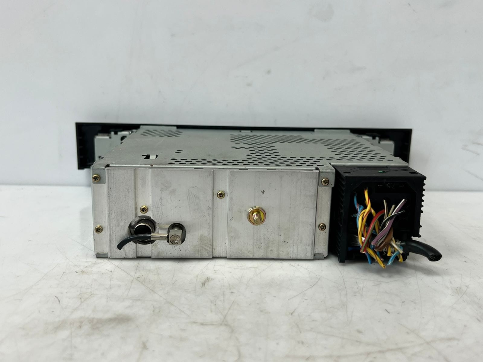 BMW C33 OCEANIA 12V DC NEGATIVE GND Business Radio 8362349 OEM