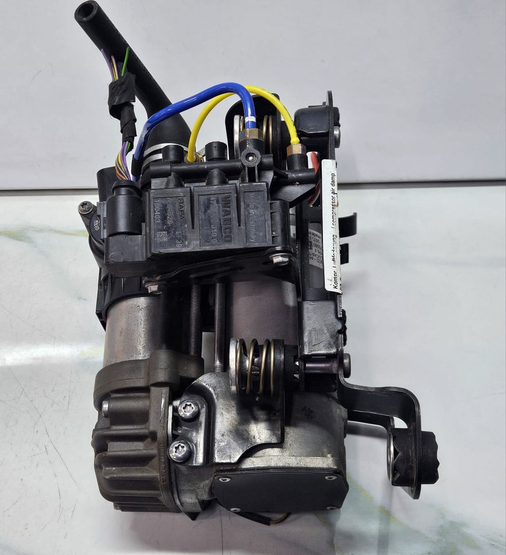 BMW 740e 7 Series G11 G12 Air Pump (Suspension) 6861882 OEM