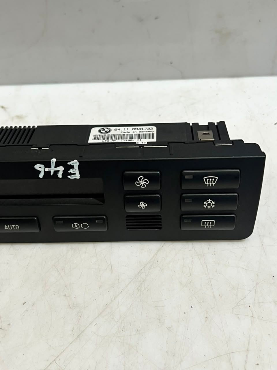 2001-2006 BMW 325i  E46 3 Series 325i, 328i, 330I Climate Control Unit 6941732