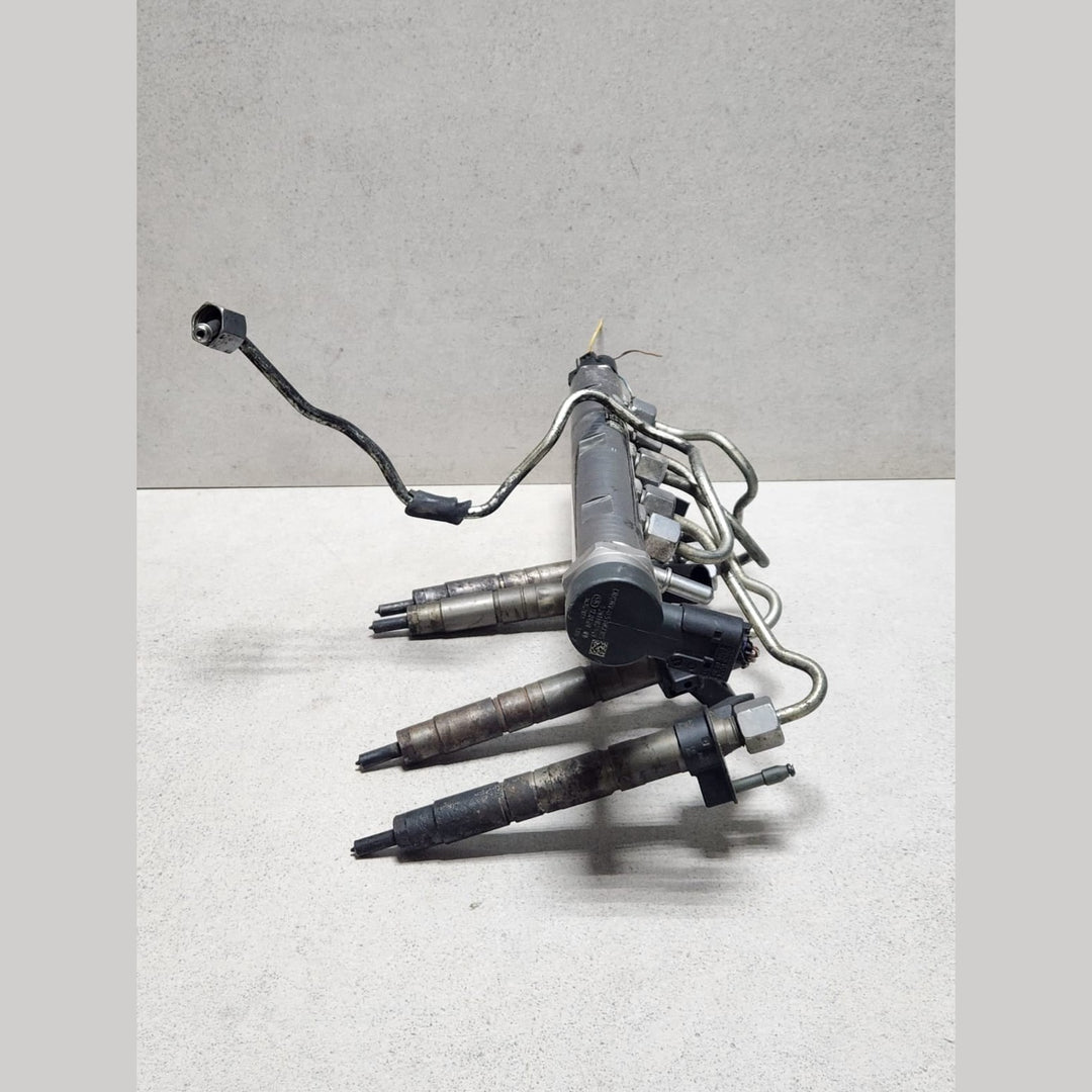 2008 BMW 3 Series E90 E91 F30 and X3 E83 N47 Fuel Injector Rail 7809128 OEM