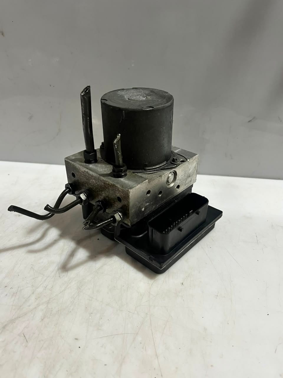 BMW 5 Series E60 E61 E63 E64 ABS Pump with Control Module 6766300 OEM