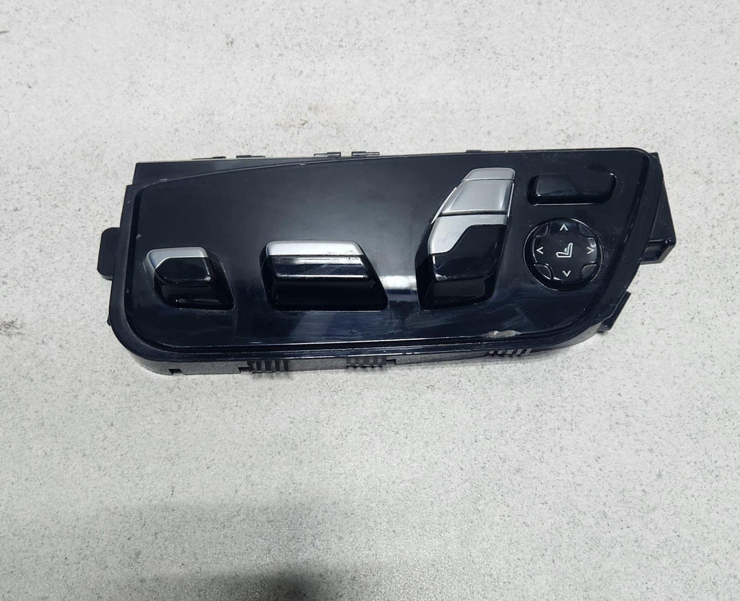 2017-2023 BMW 540i Front Left Seat Adjustment Switch 6834261 540i G30 M5 F90 