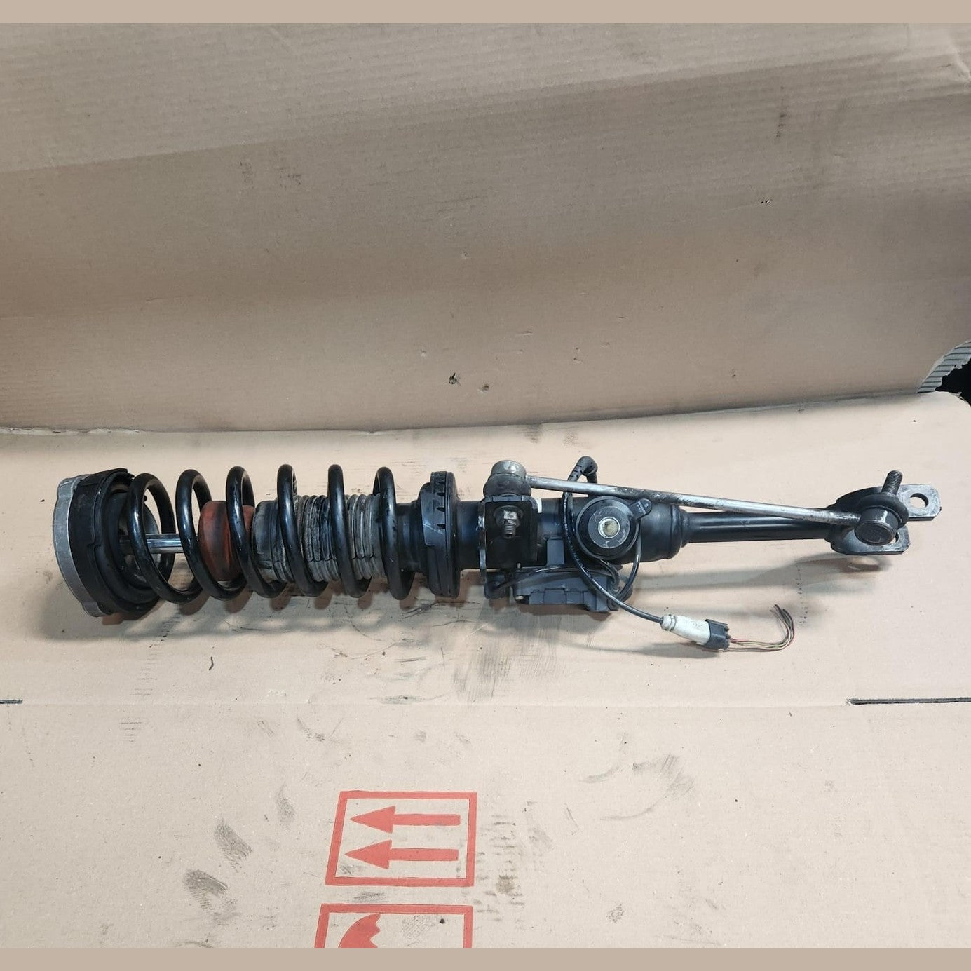 BMW Front Shock Absorber 6863116 5 Series F07 GT and 7 Series F01 Front Right 
