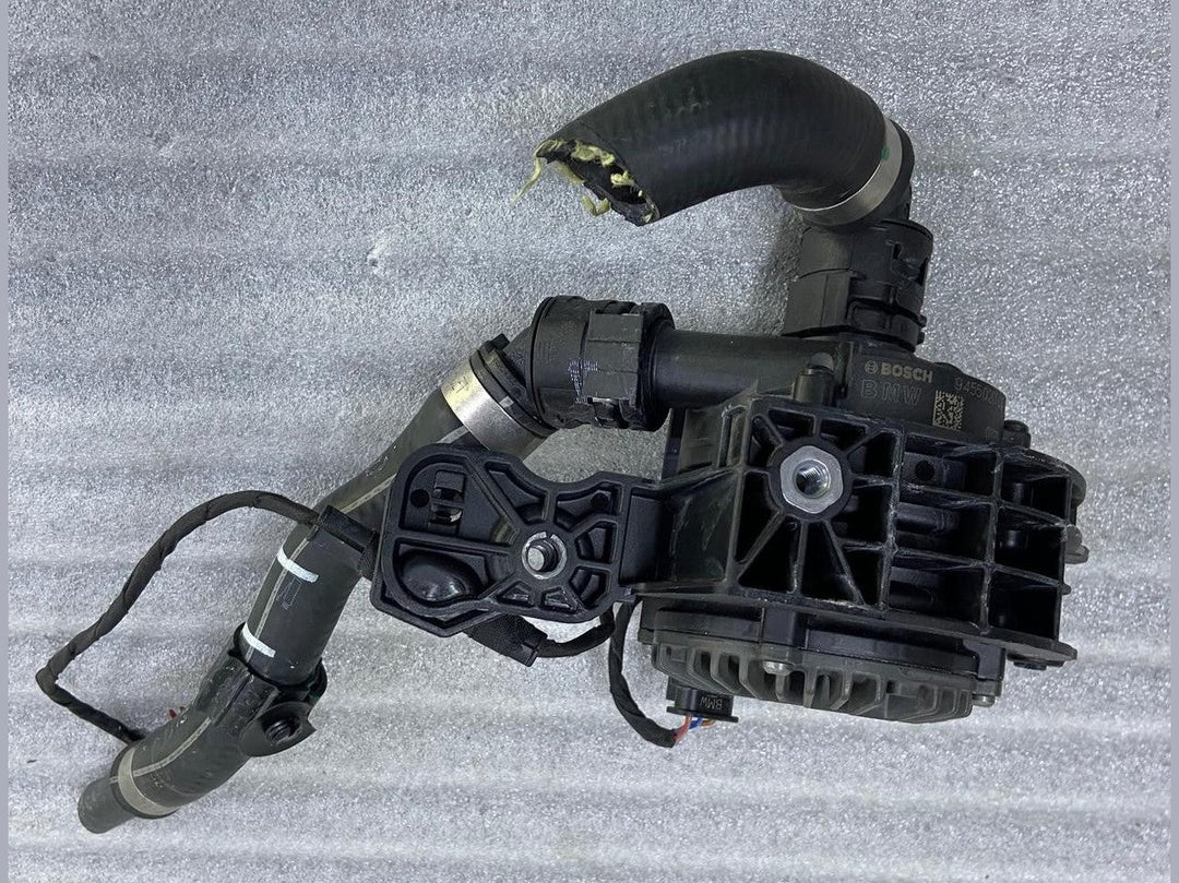 OEM BMW F70 F74 F78 U06 U11 U12 U10 LCI Auxiliary Water Pump 9455020 BOSCH