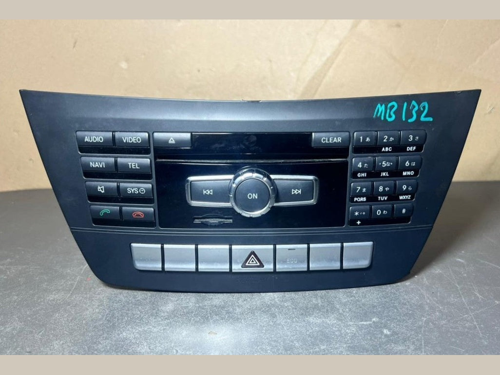 Mercedes W204 Navigation Command Radio Audio Head Unit CD Player A204 9006409
