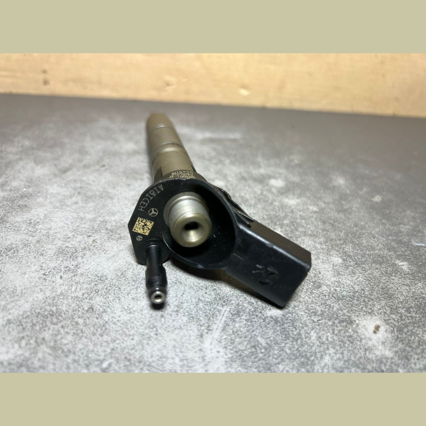 Genuine Mercedes W164 Fuel Injector Sprinter 3.0L OM642 A642 0700587 Oem Diesel
