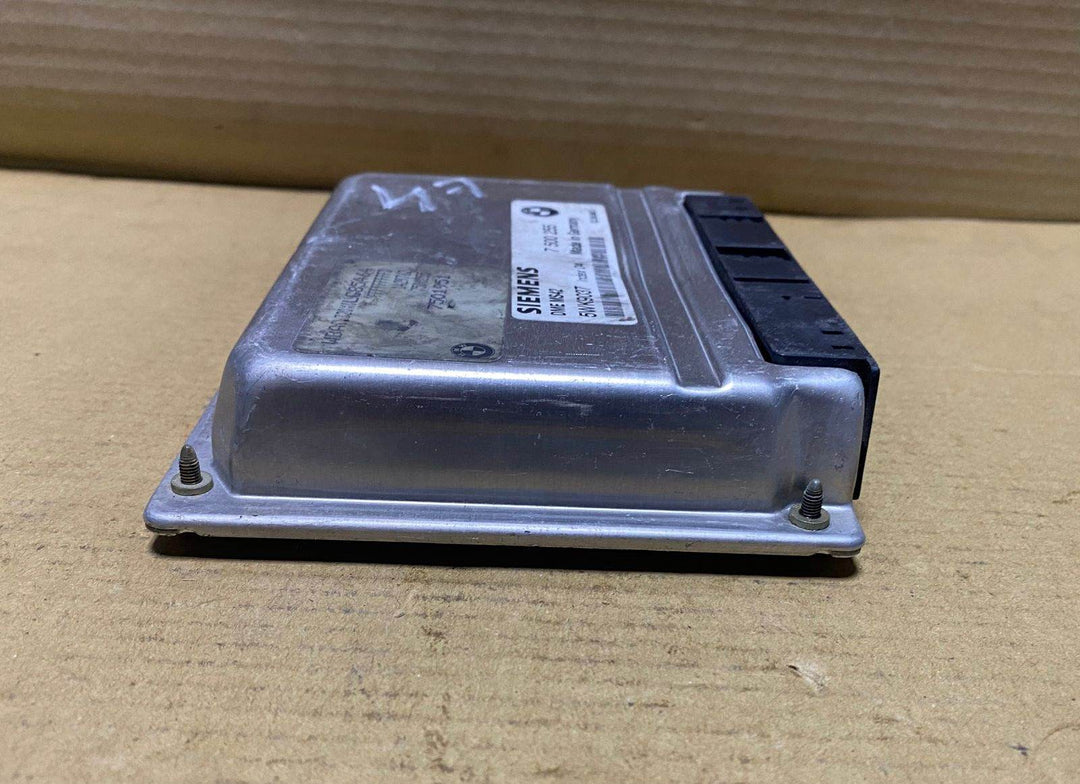 BMW 2001 530i -2002 Z3 Roadster 2.5i and Engine Control Unit 7511570
