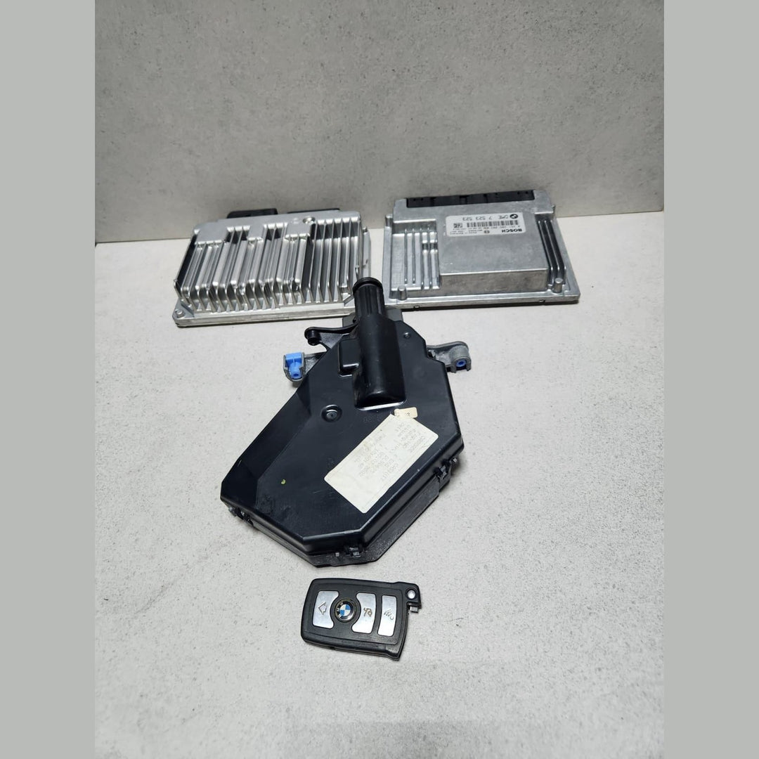 2002-2003 BMW 745i E65 Engine Control Module 7523523 ECU SET 