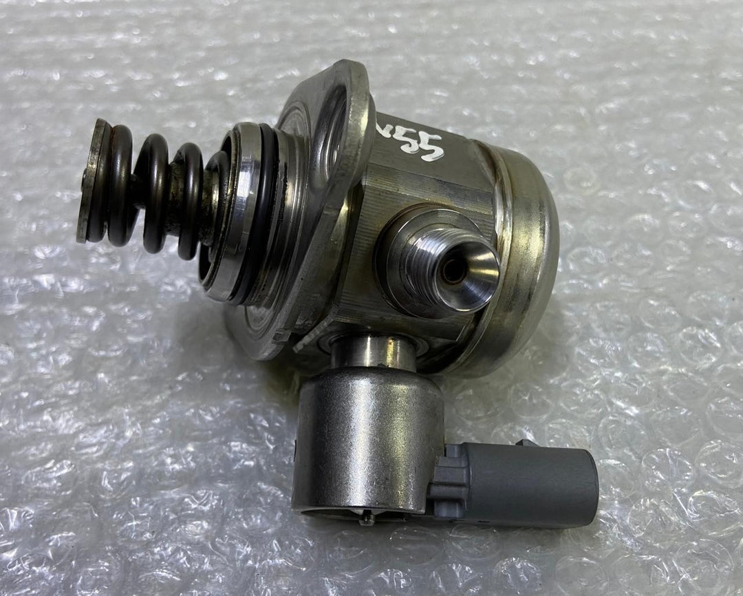 OEM BMW F20 F22 F11 Petrol N55 High Pressure Fuel Injection Pump 7610761 BOSCH