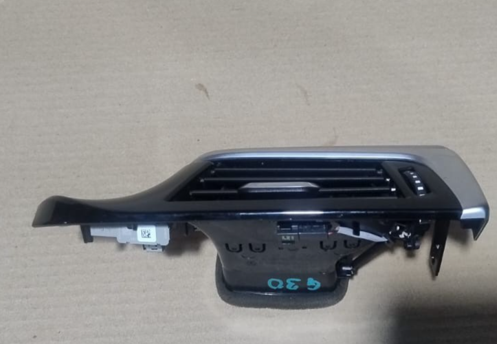 BMW G30 G31 G32 F90 RIGHT DASHBOARD AIR VENT GRILL TRIM RHD 9330858