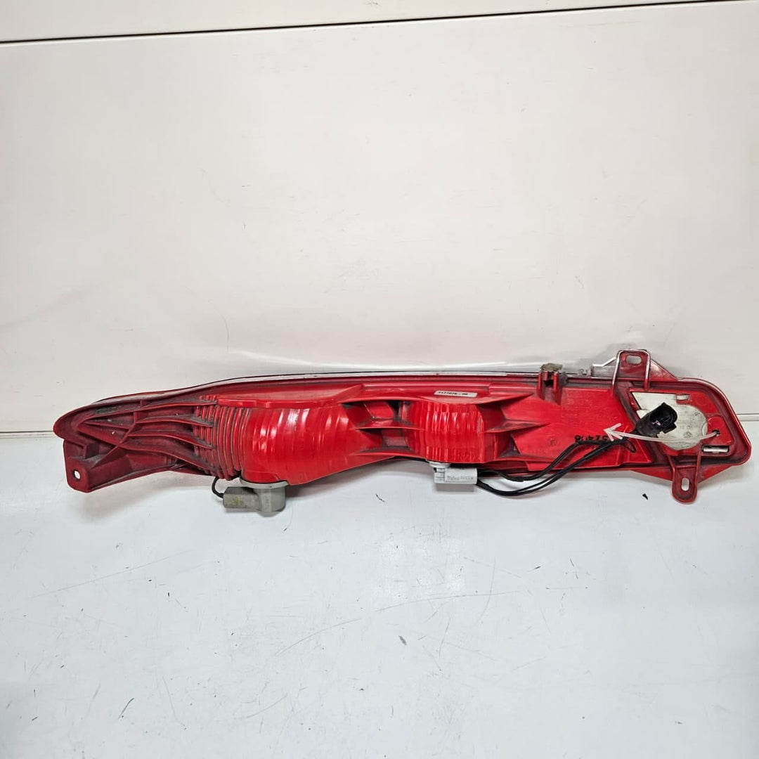7177076-2008-2010 BMW 6 Series E63 E64 M6 650i Bumper Light Rear Right OEM