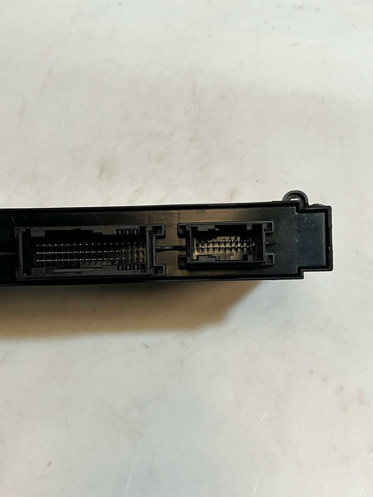 BMW F10 F11 F13 F06 F01 M5 Junction Box Electronic Control Unit V-2 unit 9284282