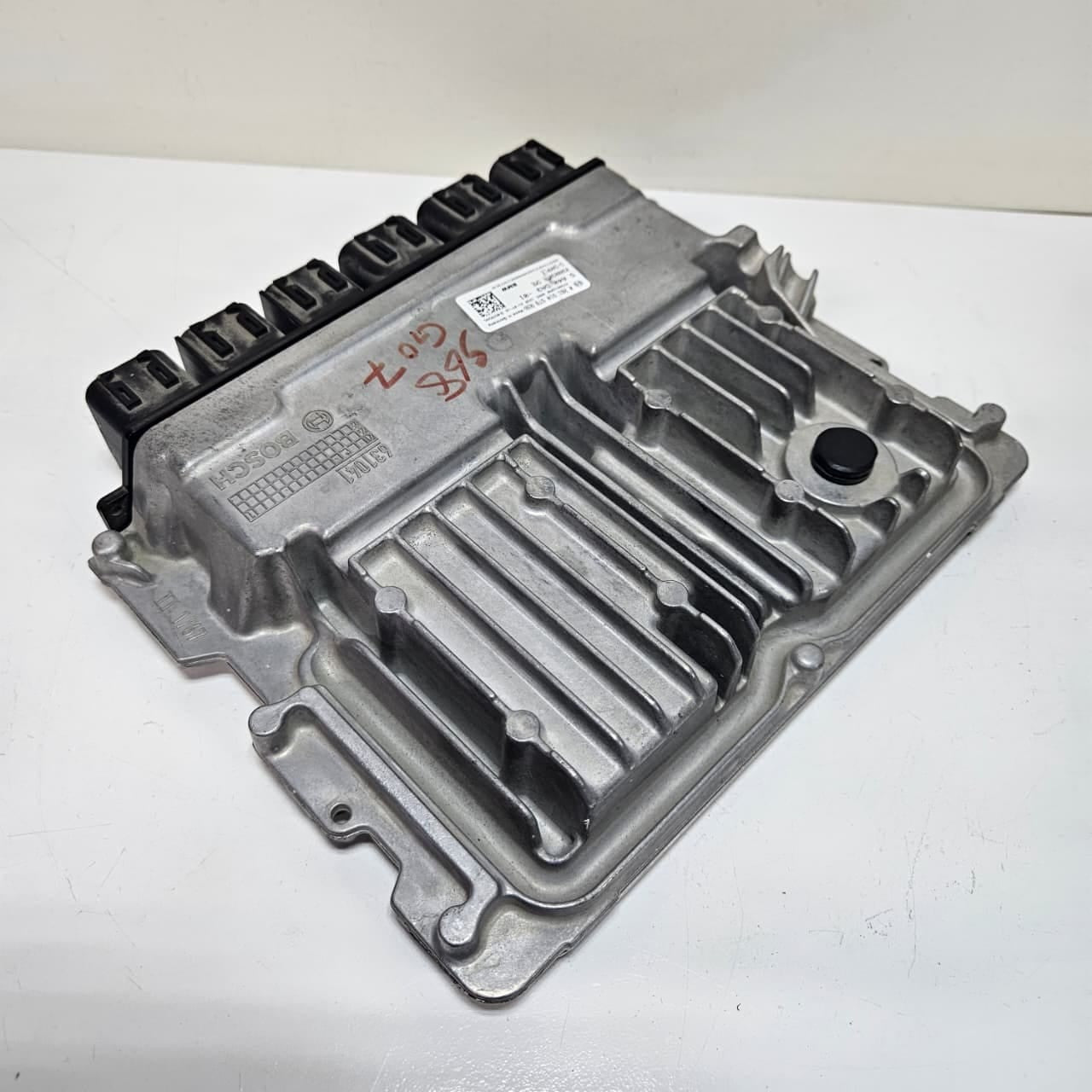 2019 BMW X7 G07 with S68 4.4L V8 Engine Control Unit Bosch 5A40DA3 OEM