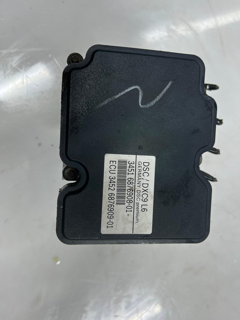 2016 BMW 528i 5 Series F10 and 6 Series F12 L6 DXC9 Abs Pump 6876908 OEM
