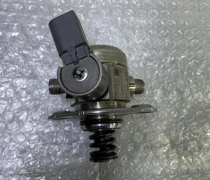 OEM BMW F20 F22 F11 Petrol N55 High Pressure Fuel Injection Pump 7610761 BOSCH