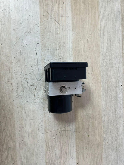 BMW 1 3 series E81 E82 E87 E90 E91 E92 ABS DSC BRAKE PUMP CONTROLLER 6787837