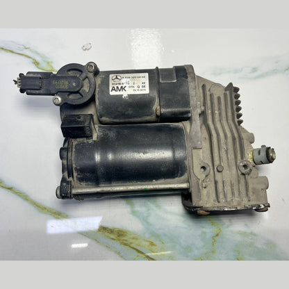 Mercedes W639 Vito V-Class  Airmatic Air Suspension Compressor Pump A639 3200404