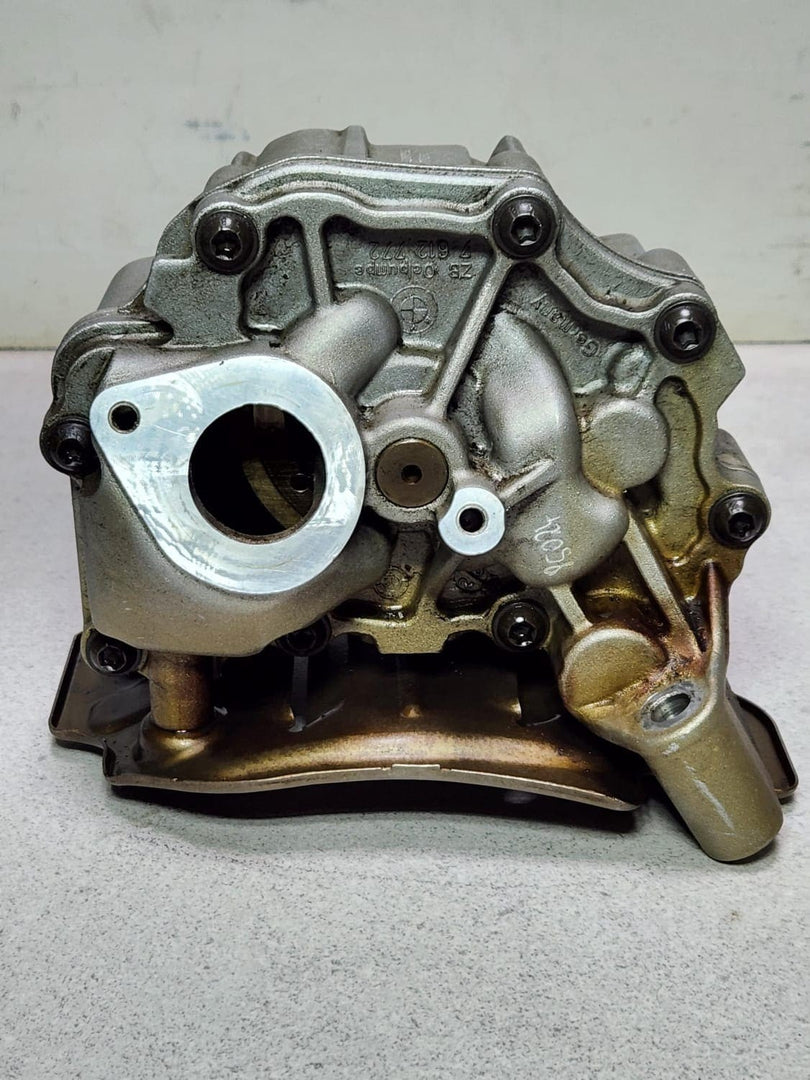 7612772  BMW 550i Engine Oil Pump 5. 6. 7. Series X5 and X6 2011-2016