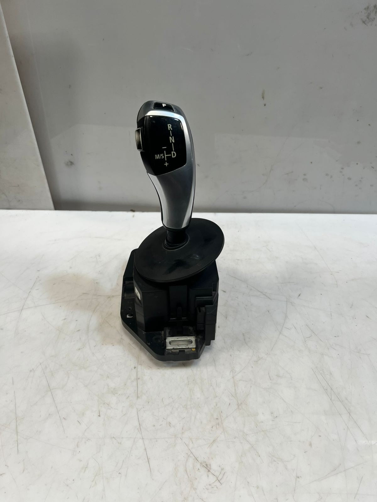 BMW 5 Series E60 and E61 Gear Shifter Selector Automatic 9165669 OEM