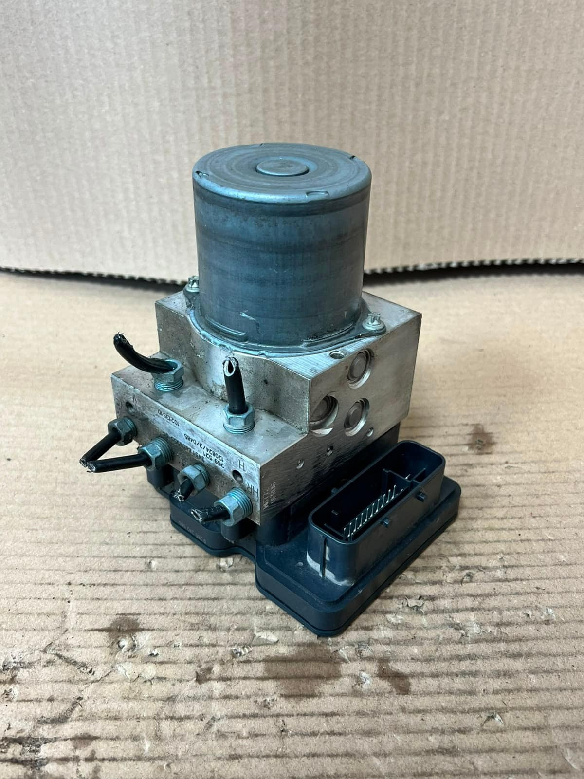 2012-2016 BMW F10 F11 F01 F13 535i ABS Pump Anti-Lock Brake Module 6853400