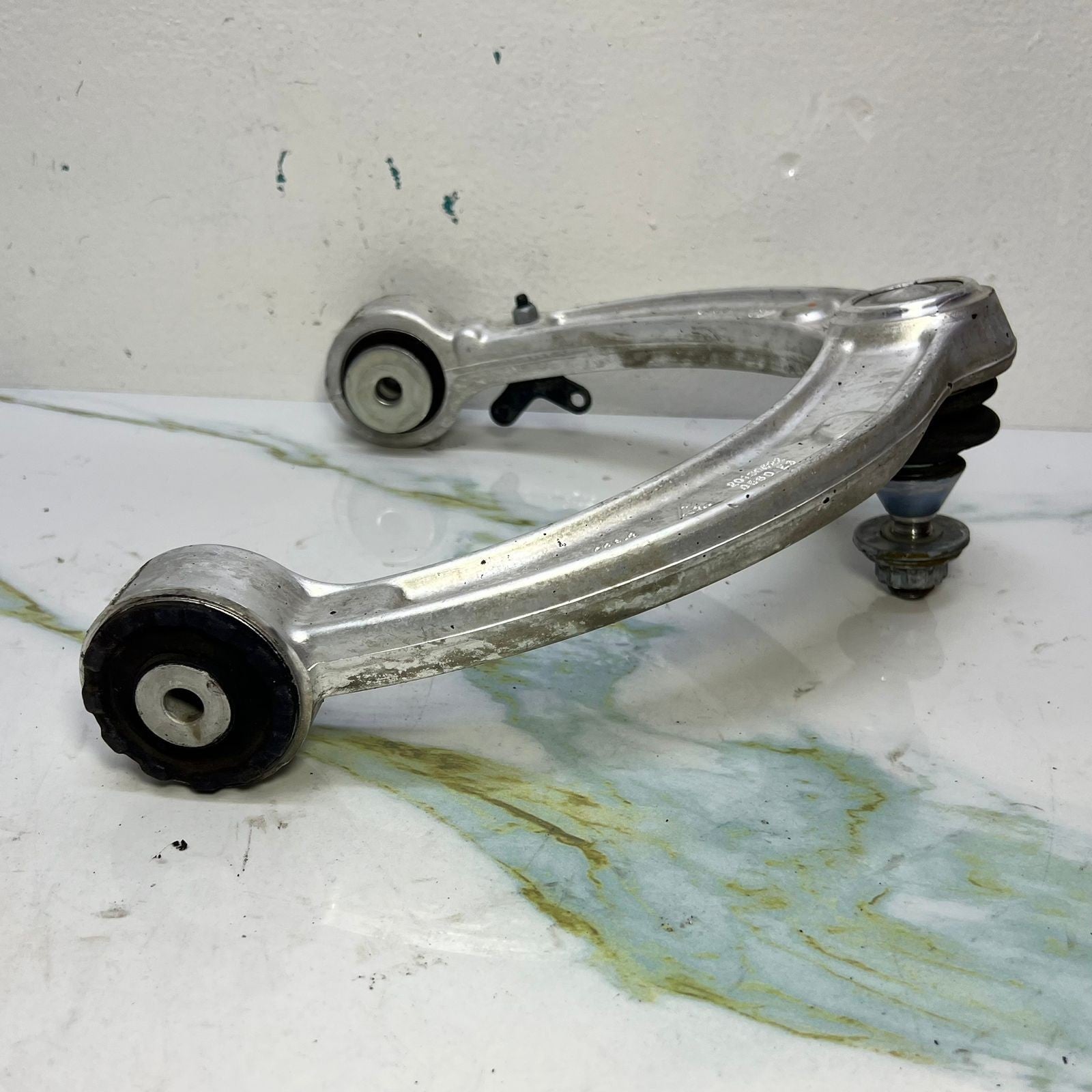 12-17 Mercedes W166 GL450 ML550 Front Right Passenger Side Upper Control Arm OEM