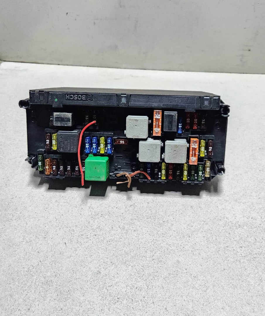 Mercedes-Benz Fuse Box Sam Control Module A2129009905 C-Class W204 and S204