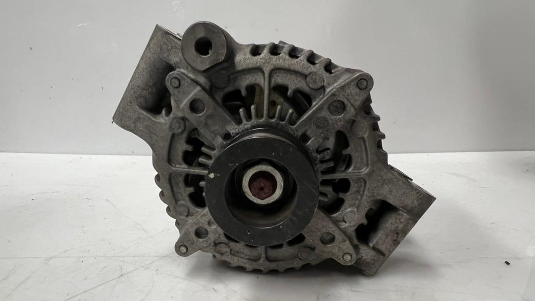 2010-2016 BMW M5 Alternator 7606628 M5 M6 F10 F06 and X6M F86 4.4 TWIN TURBO