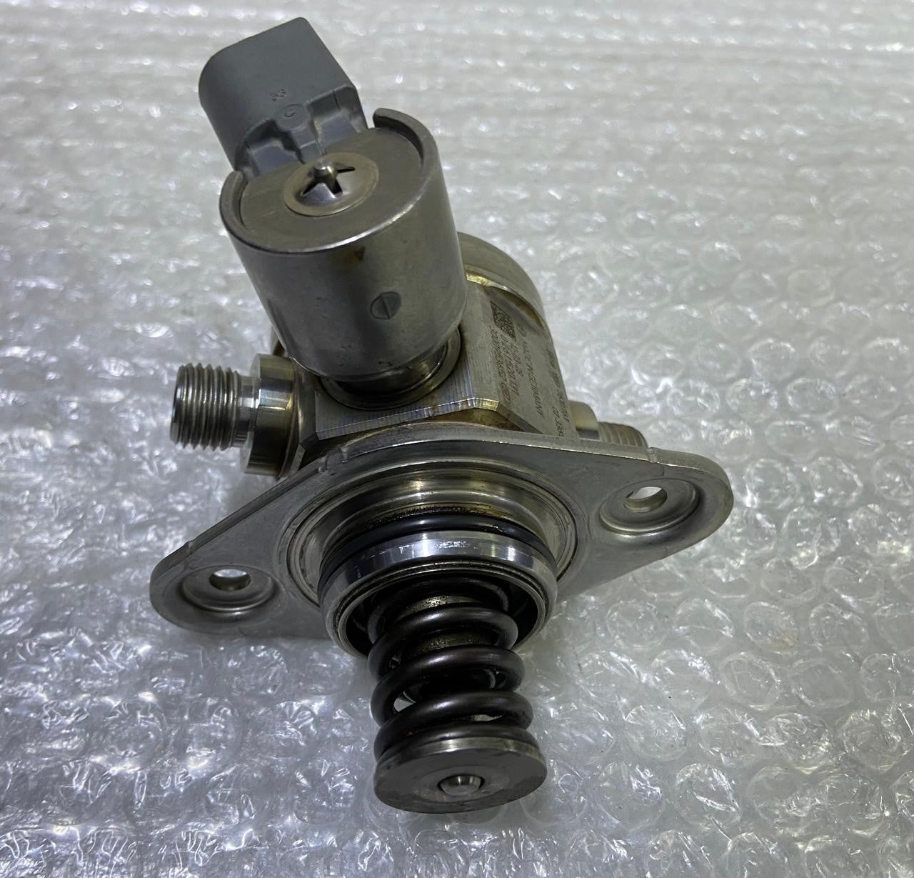 OEM BMW F20 F22 F11 Petrol N55 High Pressure Fuel Injection Pump 7610761 BOSCH