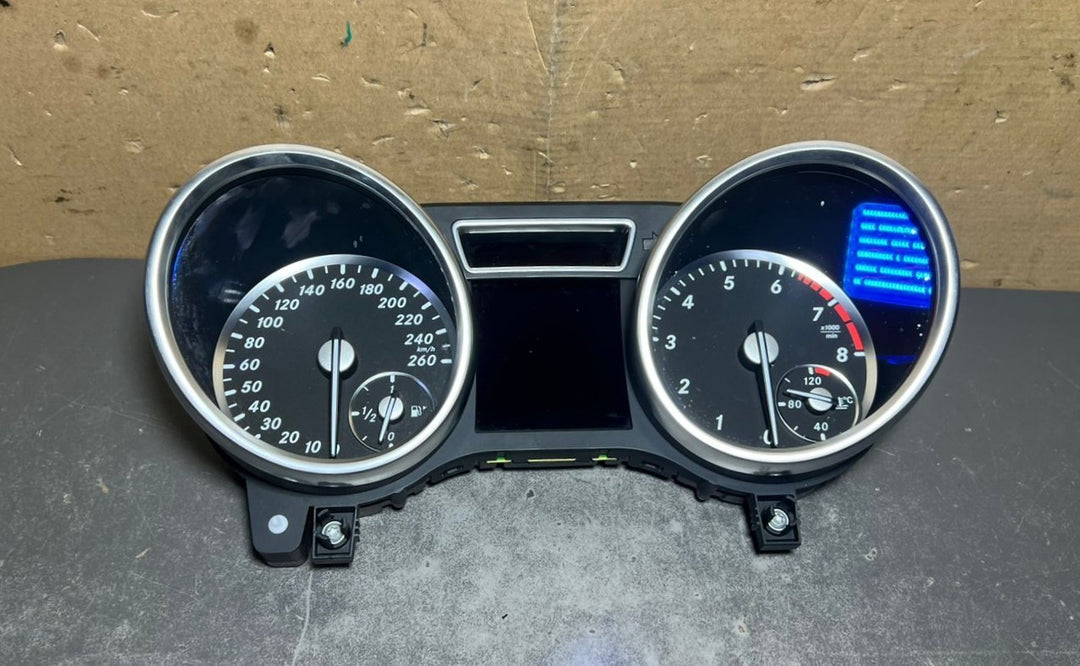 13-16 Mercedes-Benz W166 GL GLE Instrument Cluster Speedometer A166 9007110 OEM