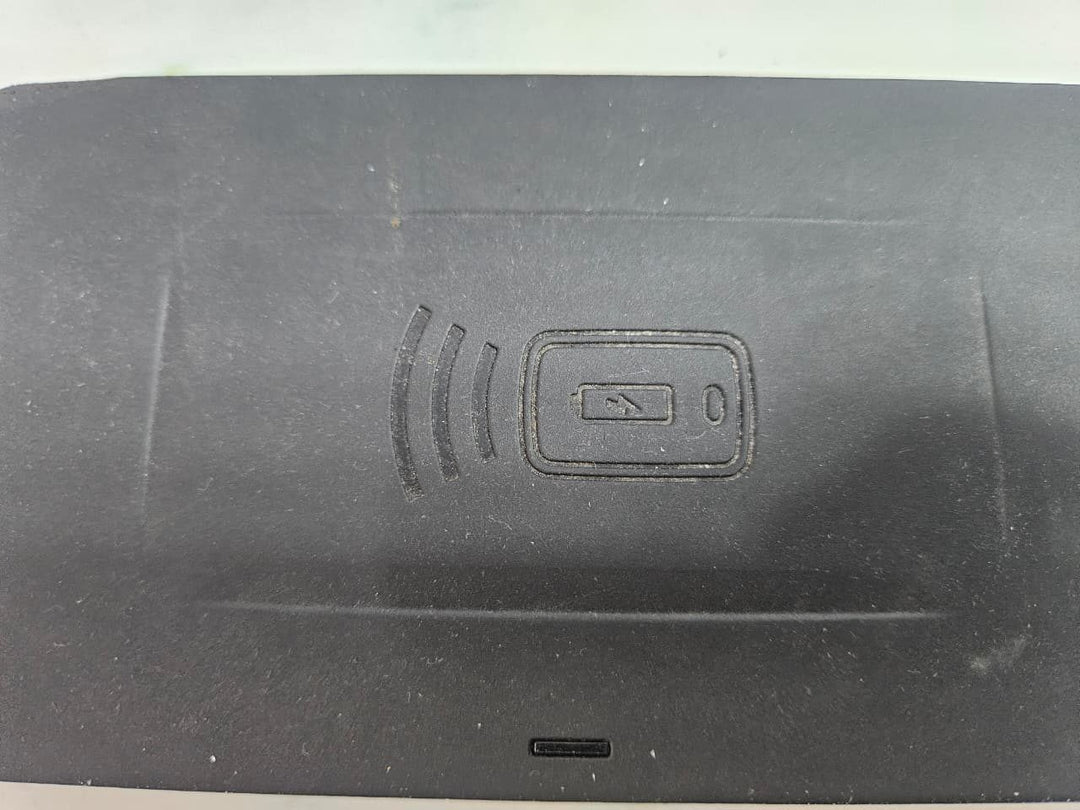 2021-2022 BMW 740i Wireless Charging Tray 5A3E813 G11, G12 LCI, G16, G20, G29 Z4
