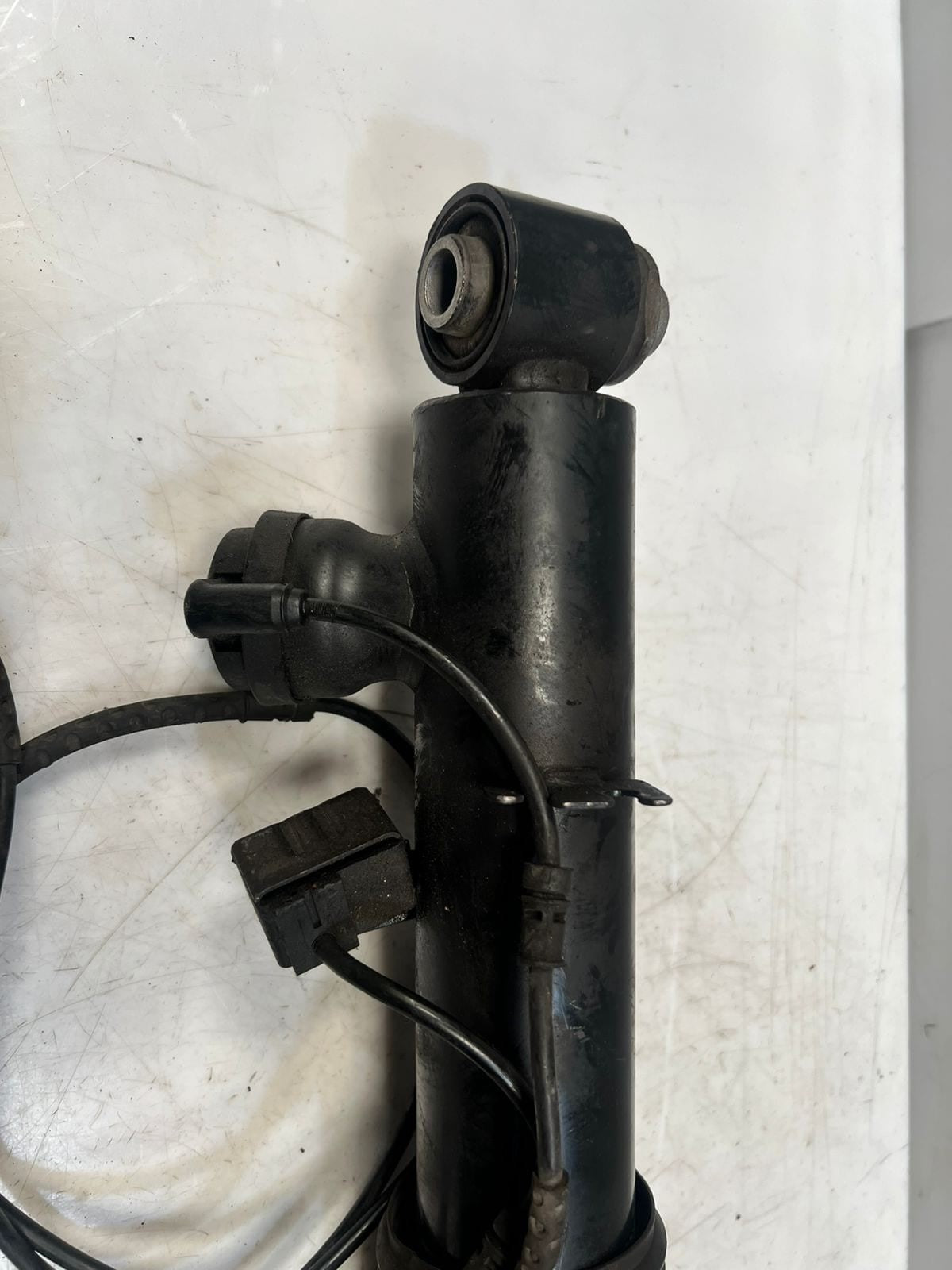2014-2018 BMW X5 F15 X6 F16 xDrive 30d Rear Shock Absorber DIESEL 6875087 OEM