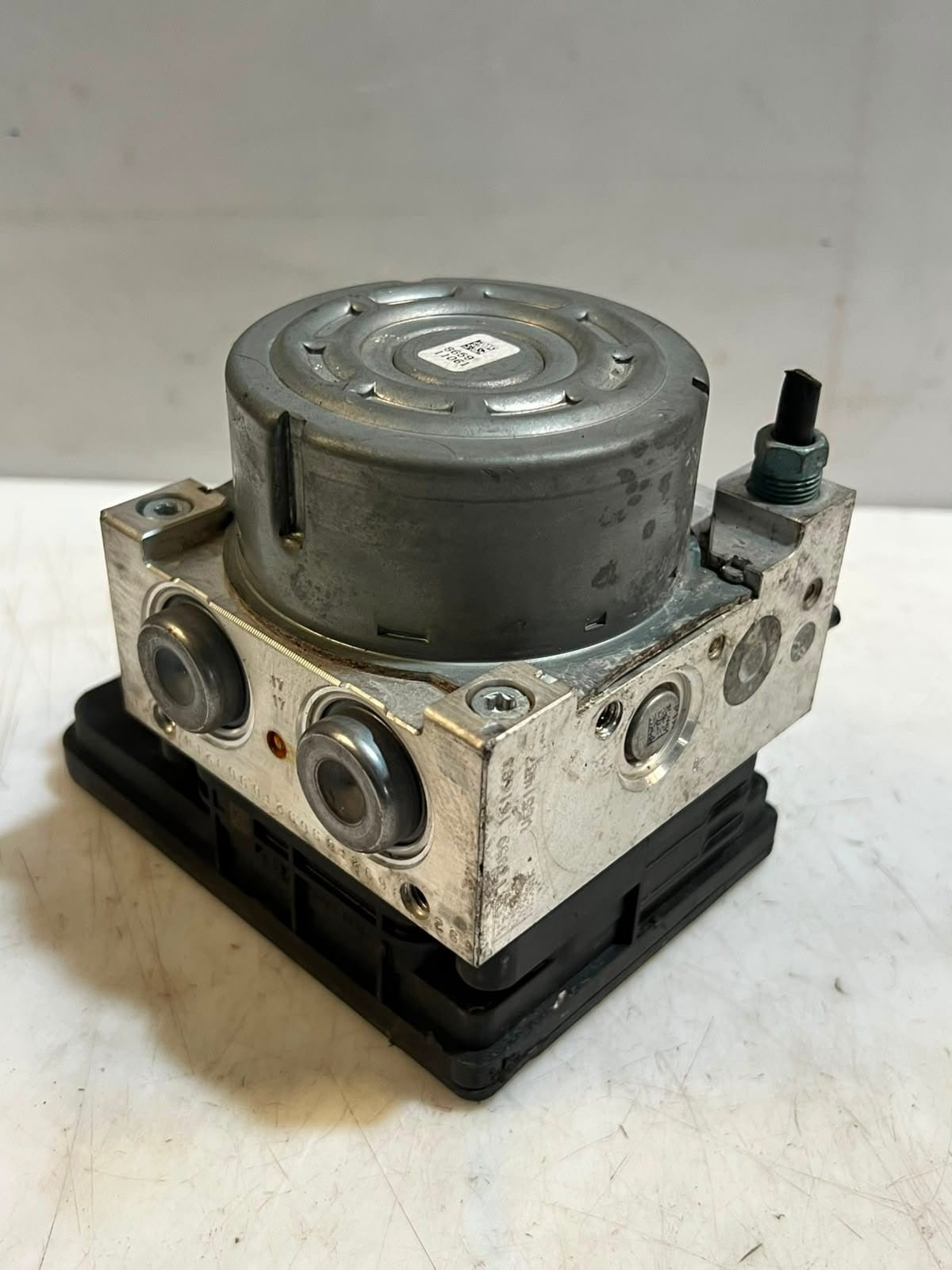 2016-2019 BMW F30, F31, F32, and F34 330i ABS Pump and Control Unit 6875560 OEM