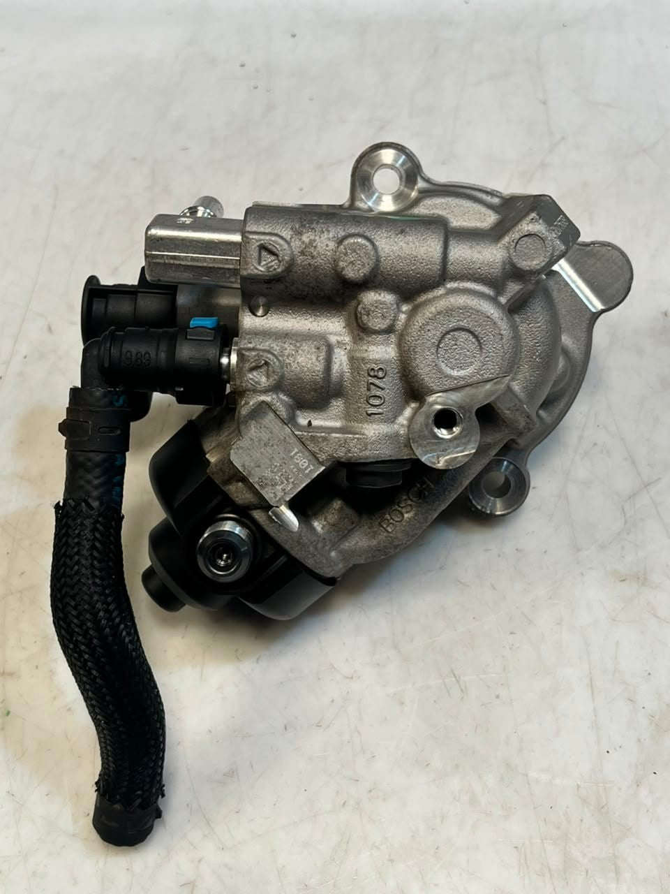 BMW 2' F45 F46 B47 F20 F30 F10 G30 Fuel Injection High Pressure Pump 8511626 