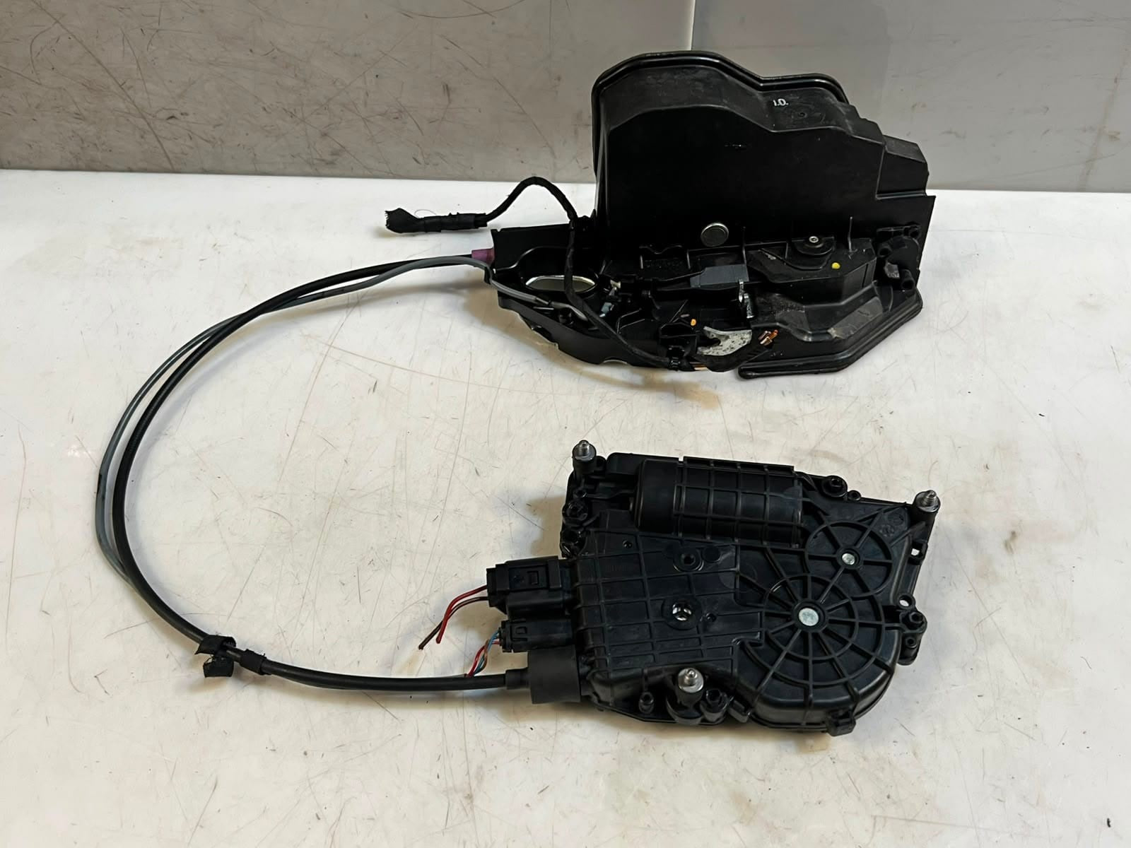BMW 5' F07 Gran Turismo Door Lock Front Left Auto Soft Close 7149435 OEM
