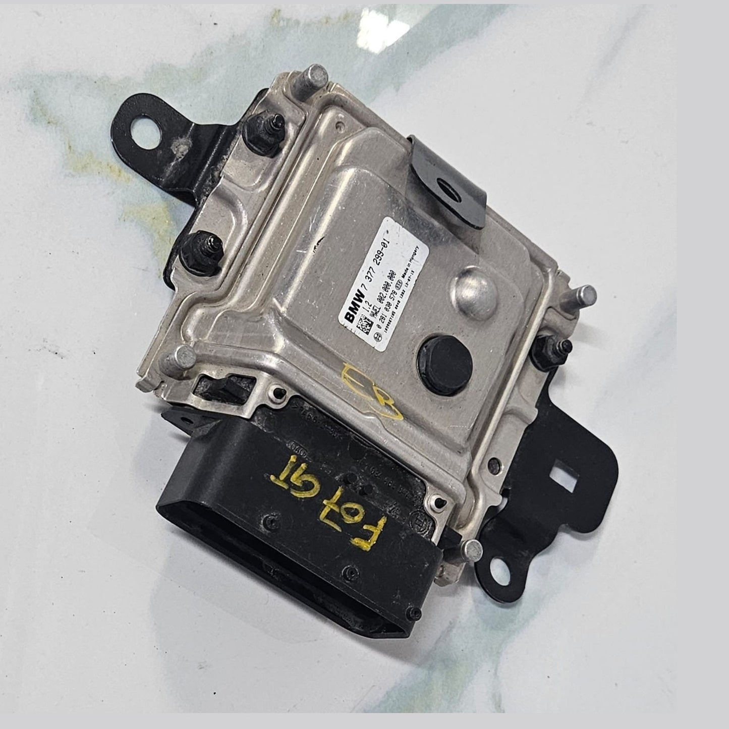 OEM BMW F07 GT 530D DEF PUMP EMISSION CONTROL  MODULE 7377299
