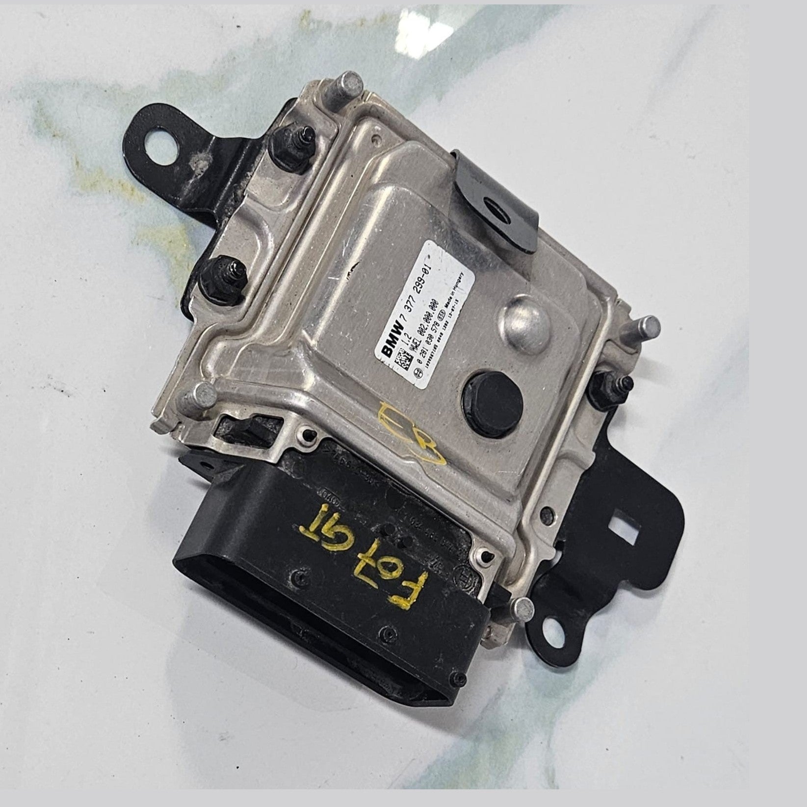 OEM BMW F07 GT 530D DEF PUMP EMISSION CONTROL  MODULE 7377299