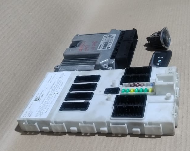 BMW X1 F48  B47 ENGINE CONTROL UNIT ECU SET WITH KEY - 8470176