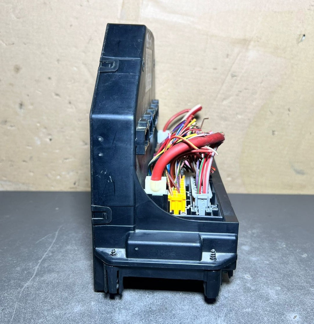 10-16 Mercedes-Benz W212 W204 Front SAM Module Relay Fuse Box A212 9003414 OEM