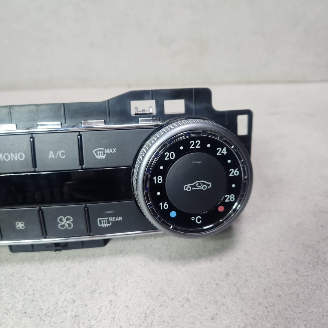 2010-2012 Mercedes-Benz C250 Climate Control Unit 2048309885 C-Class W204 