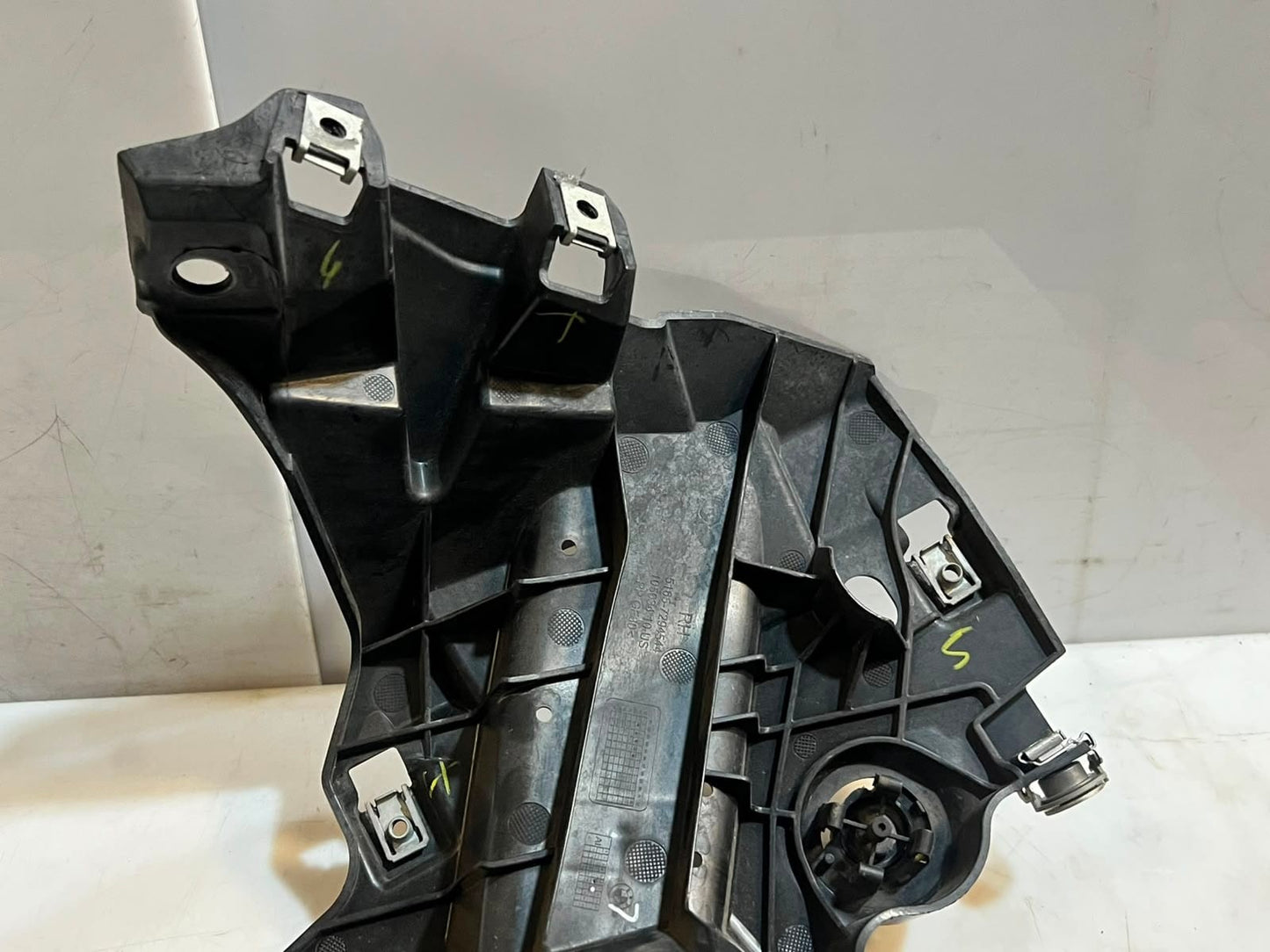 BMW X5 F15 F85 X6 F16 xDrive F86 Front Right Fender Bracket 5165 7294544 OEM