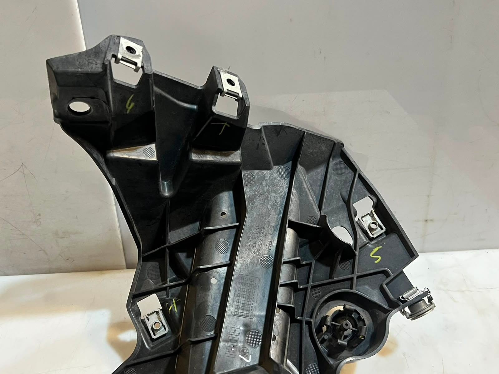 BMW X5 F15 F85 X6 F16 xDrive F86 Front Right Fender Bracket 5165 7294544 OEM