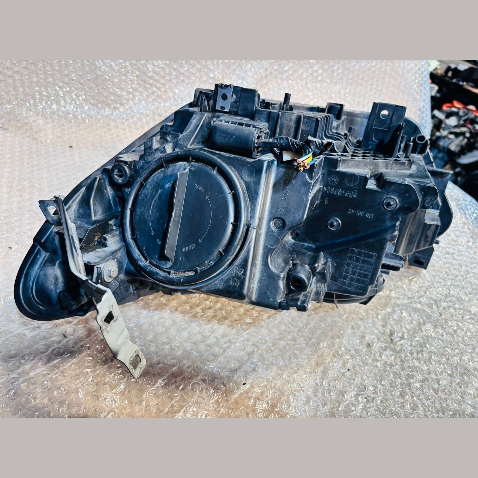 Bmw 1 series 116I F20 2010 TO 2013 Headlight RHS NONE XENON 7229686