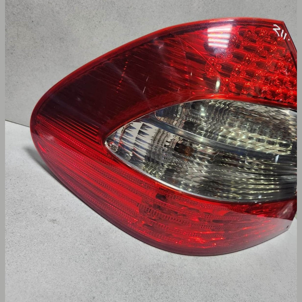 2007-2009 Mercedes-Benz E280 Tail Light Assembly A2118202564 W211 E-Class