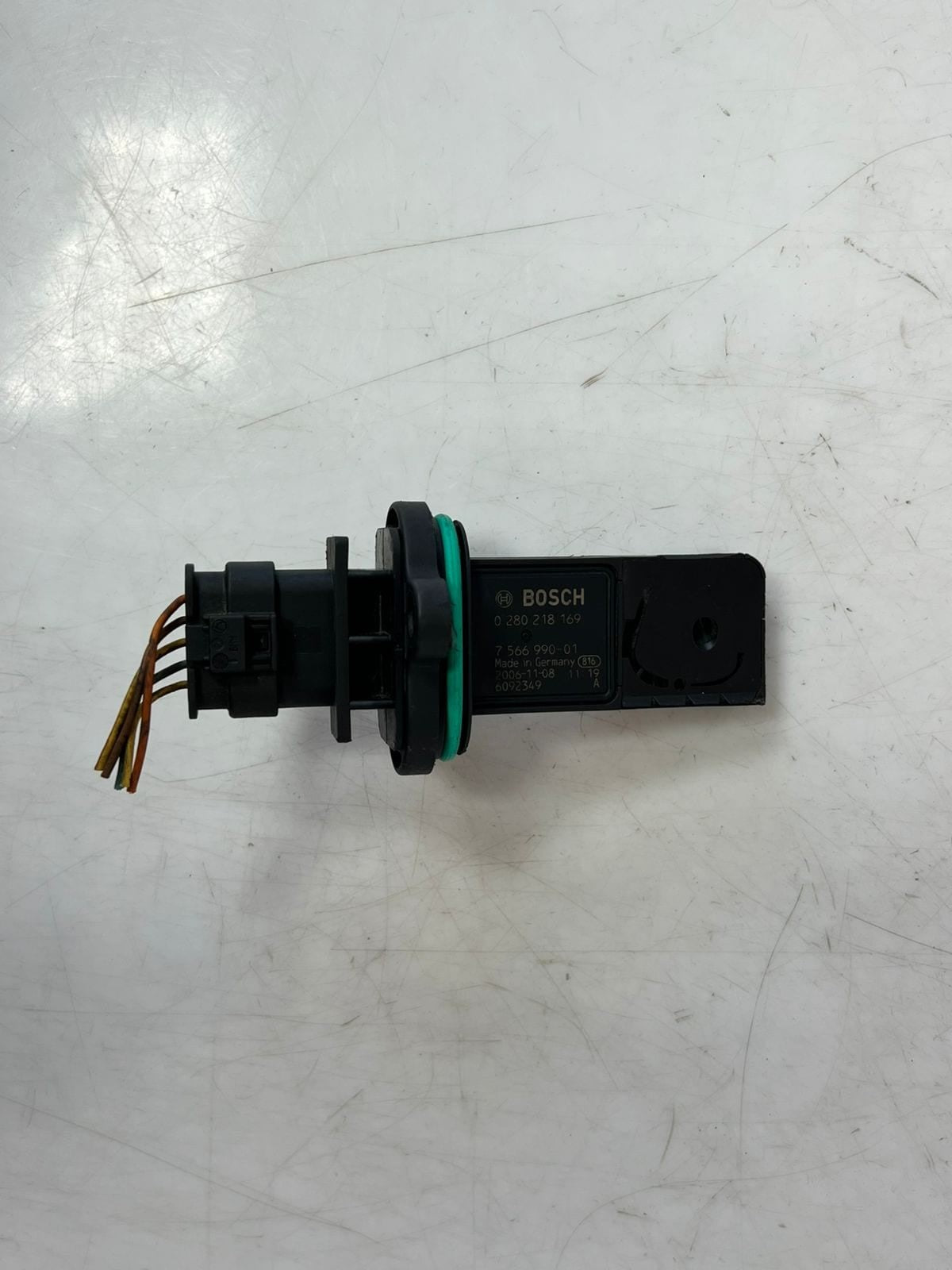 2010-2013 BMW 550i, 650i, 750i, and X6 4.4L Mass Air Flow Sensor 7566990 OEM