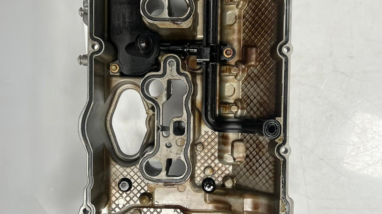 OEM right valve cover for 2012-2016 BMW F10 M5 with S63 engine. 7843506