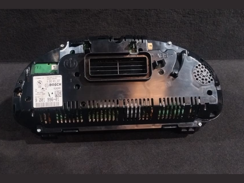 BMW F01 F02 F07 INSTRUMENT CLUSTER SPEEDOMETER P/N 9201996